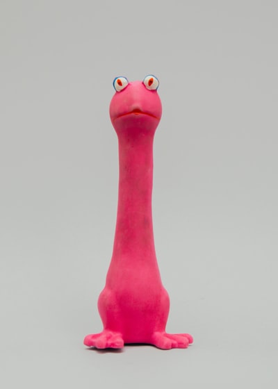 粉红色的青蛙玩具
